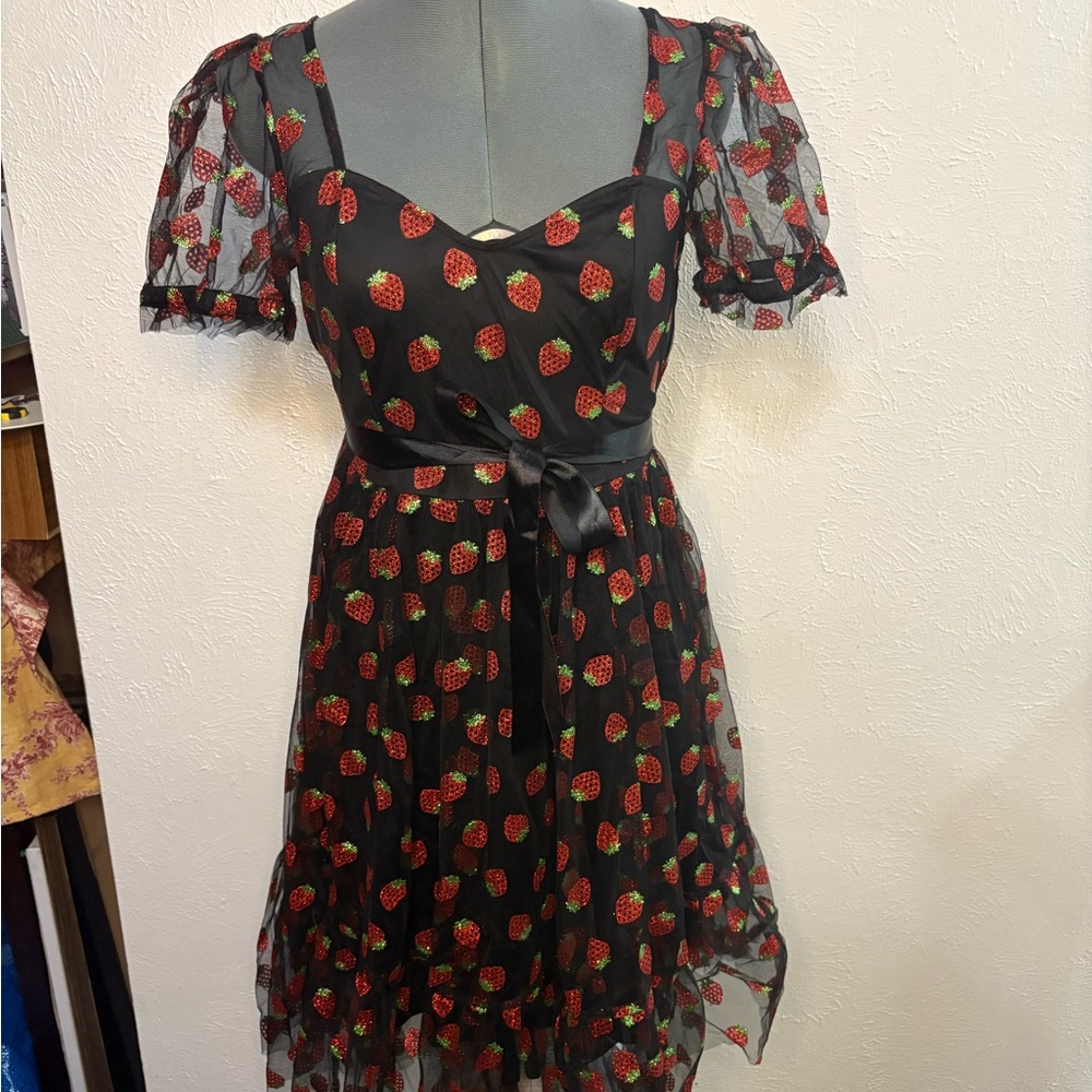 Hot Topic Red and Black Sweetheart Puff Sleeve Mini Dress